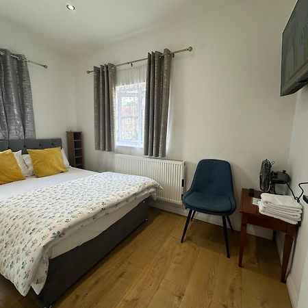 3Rd Studio Flat With Private Toilet And Bathroom Setup For Family Enjoyment 134 Keedonwood Road Bromley Ngoại thất bức ảnh