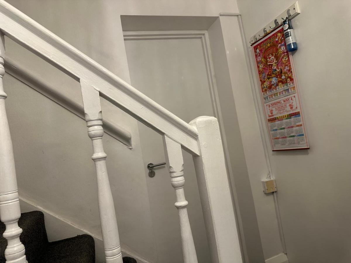 3Rd Studio Flat With Private Toilet And Bathroom Setup For Family Enjoyment 134 Keedonwood Road Bromley Ngoại thất bức ảnh