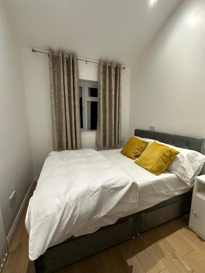 3Rd Studio Flat With Private Toilet And Bathroom Setup For Family Enjoyment 134 Keedonwood Road Bromley Ngoại thất bức ảnh
