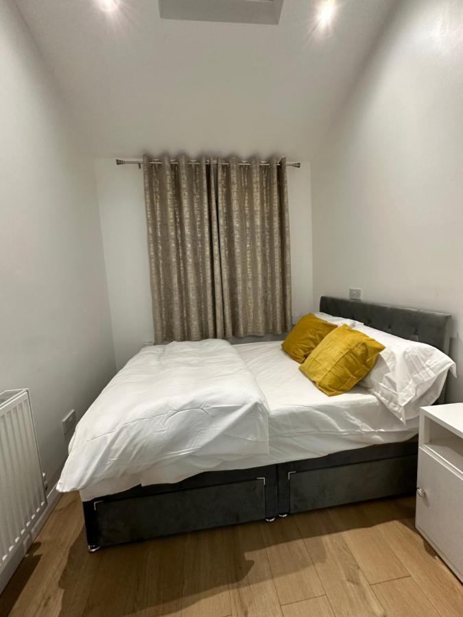 3Rd Studio Flat With Private Toilet And Bathroom Setup For Family Enjoyment 134 Keedonwood Road Bromley Ngoại thất bức ảnh
