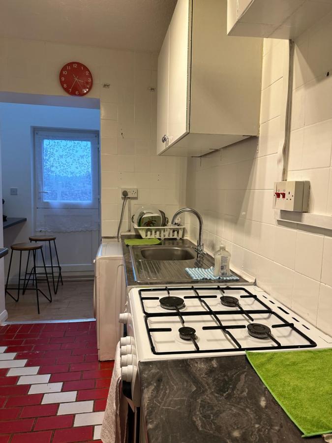 3Rd Studio Flat With Private Toilet And Bathroom Setup For Family Enjoyment 134 Keedonwood Road Bromley Ngoại thất bức ảnh