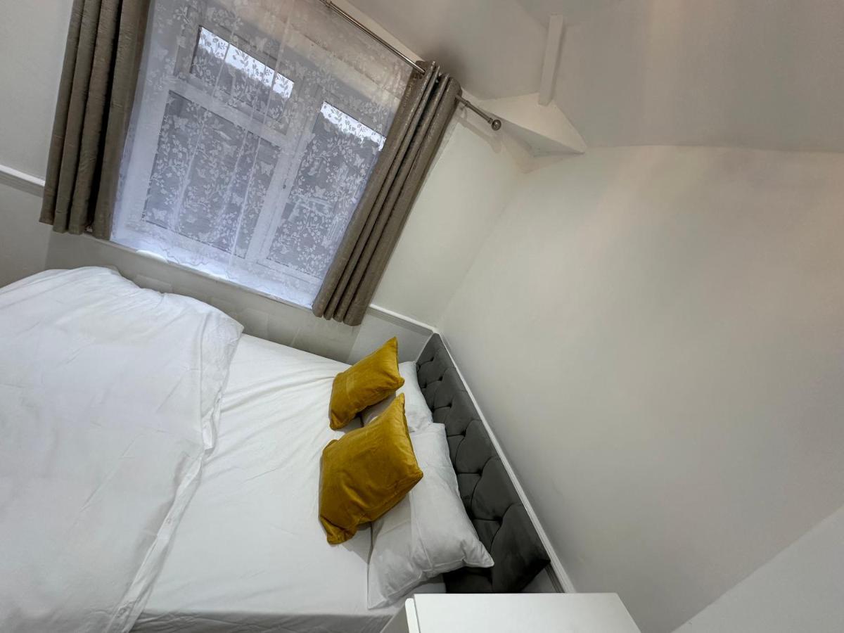 3Rd Studio Flat With Private Toilet And Bathroom Setup For Family Enjoyment 134 Keedonwood Road Bromley Ngoại thất bức ảnh
