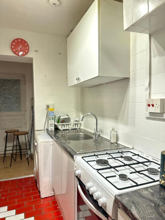 3Rd Studio Flat With Private Toilet And Bathroom Setup For Family Enjoyment 134 Keedonwood Road Bromley Ngoại thất bức ảnh