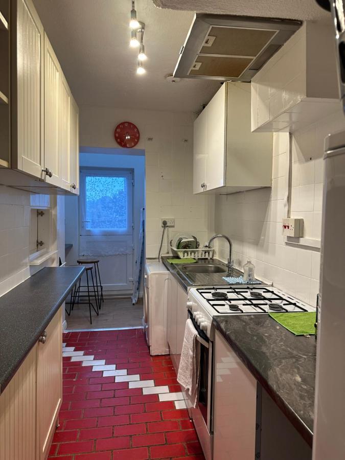 3Rd Studio Flat With Private Toilet And Bathroom Setup For Family Enjoyment 134 Keedonwood Road Bromley Ngoại thất bức ảnh