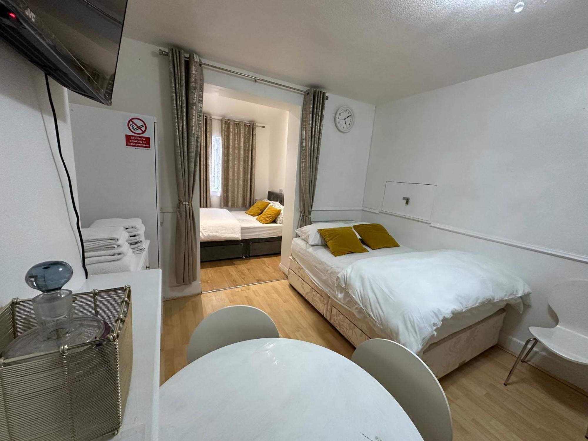 3Rd Studio Flat With Private Toilet And Bathroom Setup For Family Enjoyment 134 Keedonwood Road Bromley Ngoại thất bức ảnh
