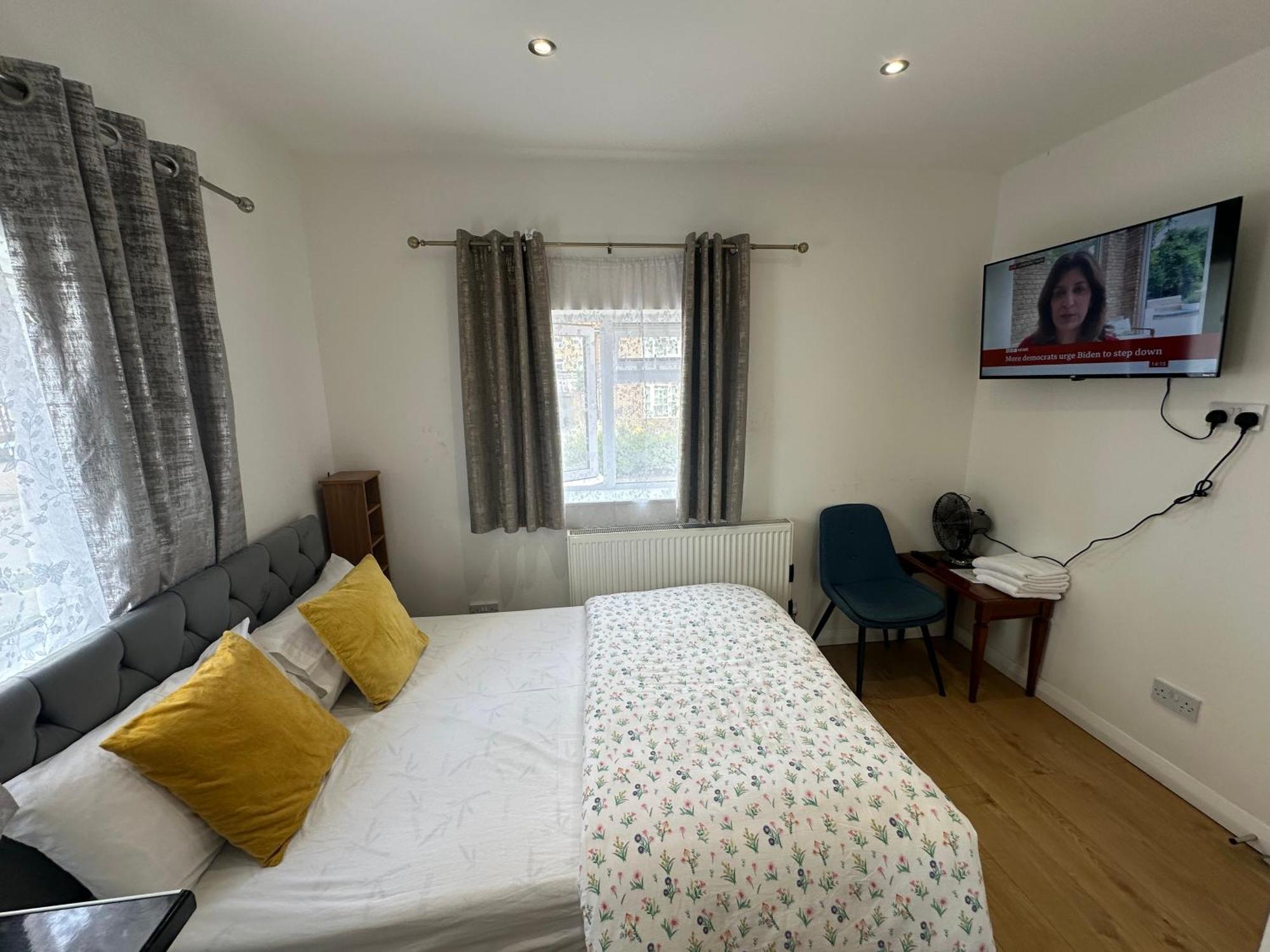 3Rd Studio Flat With Private Toilet And Bathroom Setup For Family Enjoyment 134 Keedonwood Road Bromley Ngoại thất bức ảnh