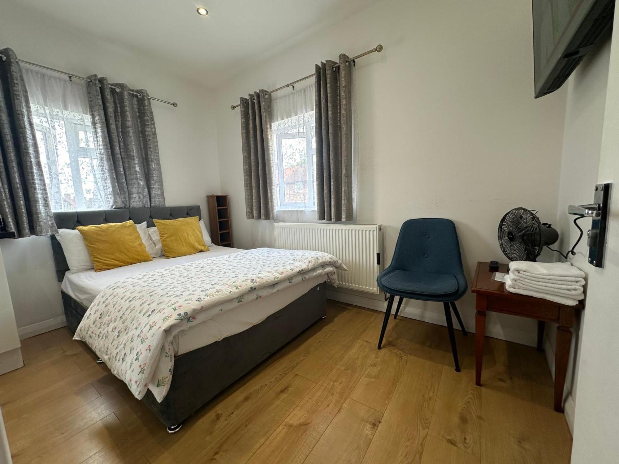 3Rd Studio Flat With Private Toilet And Bathroom Setup For Family Enjoyment 134 Keedonwood Road Bromley Ngoại thất bức ảnh